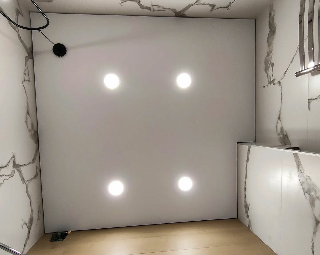 теневой натяжной потолок